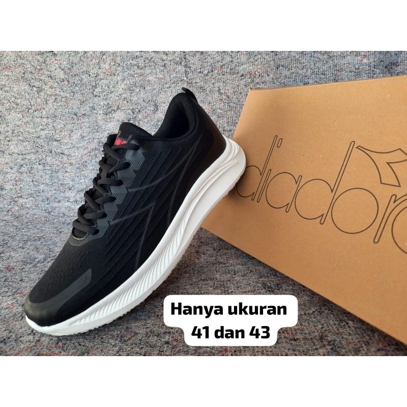 sepatu sport olahraga diadora hitam original