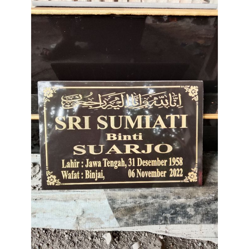 RB Nama Nisan Kuburan Granit 20X30 Cetakan Rapih