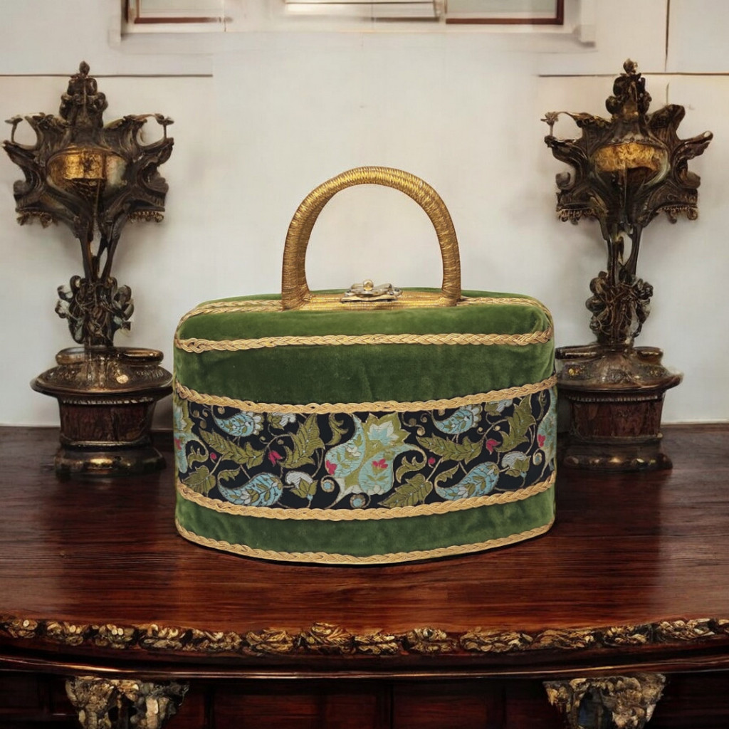 Vintage 1920-1940s Handbag Purse Green Velvet Floral Embroidery Made Hong Kong