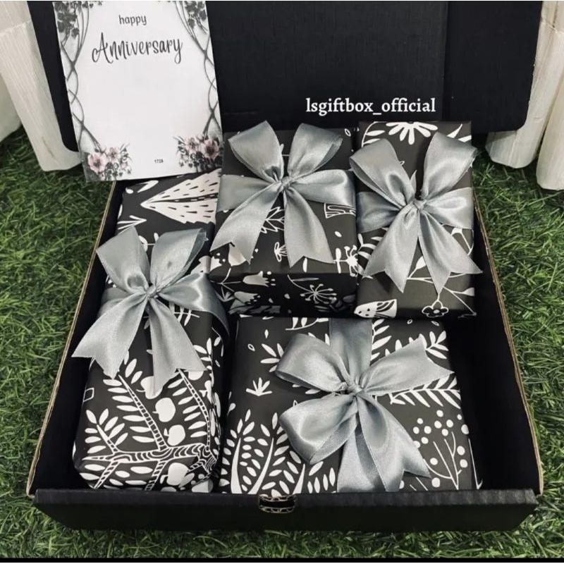 

( BUNGKUS KERTAS KADO)GIFT BOX COWOK ULANG TAHUN HAMPERS PERNIKAHAN WISUDA KEMEJA HiTAM JAM ANTI AIR
