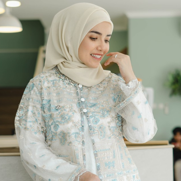 Syahrini Scarves - Serenity Prive Set Dress Premium