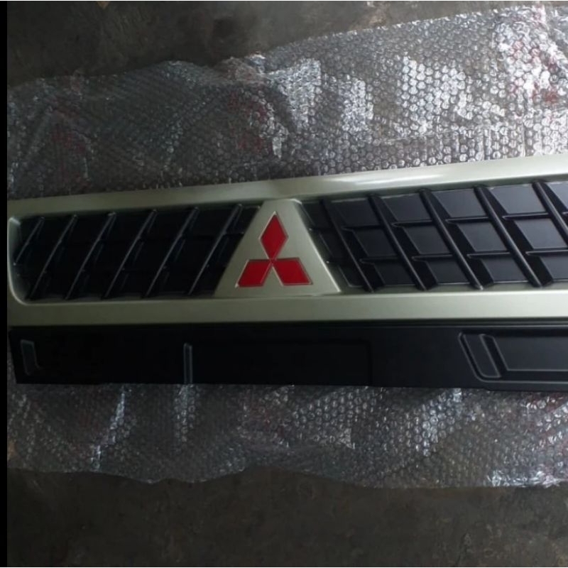 GRILL DEPAN L300 NEW