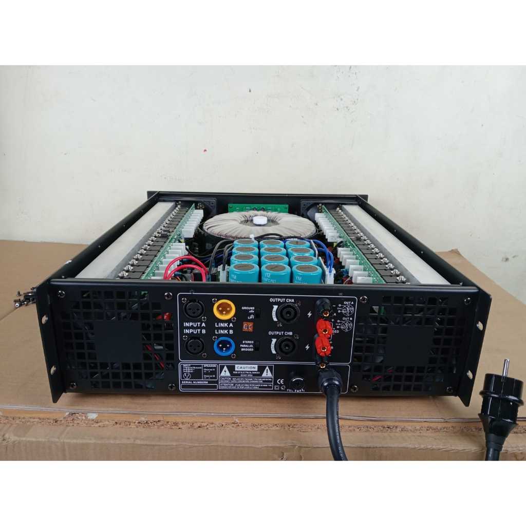 Power Amplifier SOUNDSTANDARD PA 2200 PA2200 2CH 2 X 2200 WATT CLASS GB IC MACRO PA 2.200 PA2.200