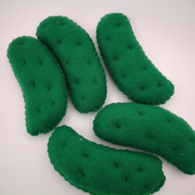 timun mainan dari kain flanel