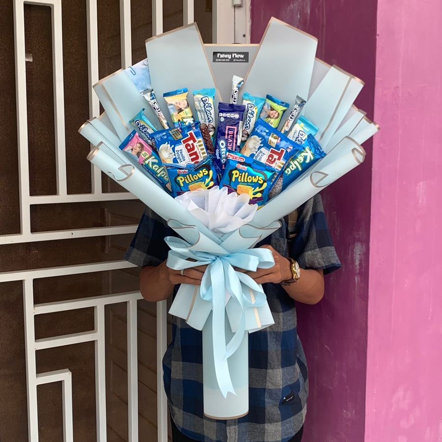 BUKET SNACK BIRU / BUKET JAJAN BIRU / SNACK BOUQUETS / BUKET WISUDA BANDA ACEH SABANG ACEH BESAR