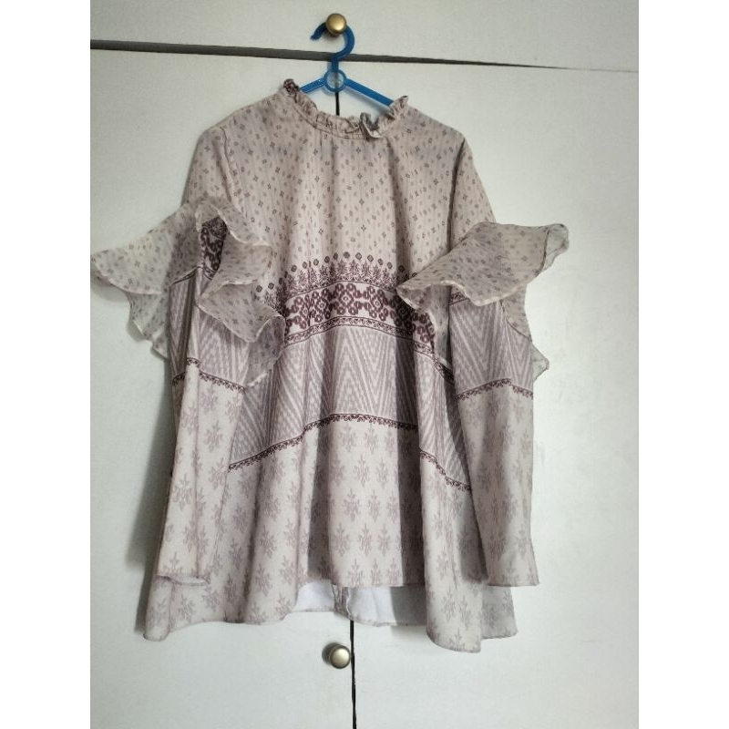 Preloved Wearing Klamby Blouse Size S Scarf