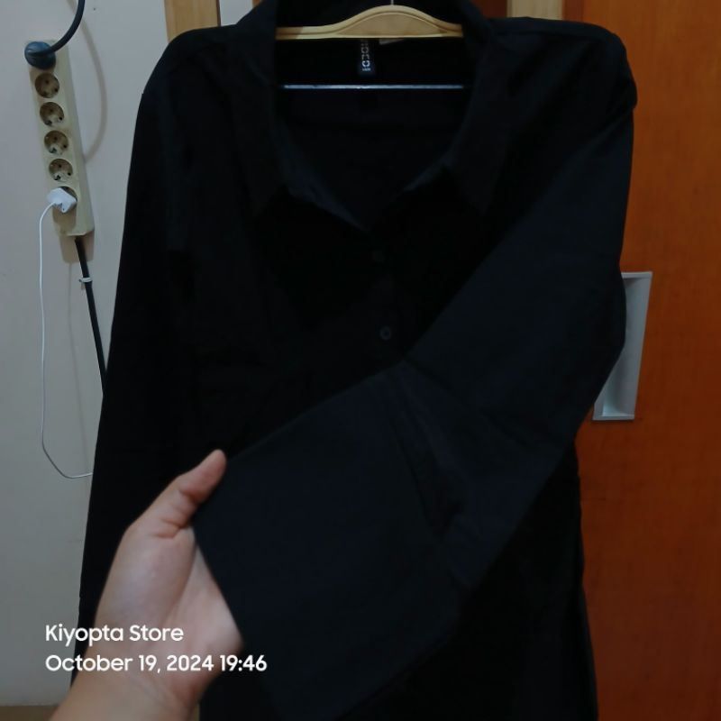 Hot Item Kemeja Dress Hitam H & M Lengan Panjang