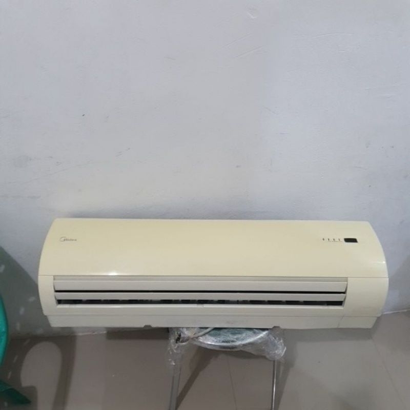 Second Ac Indoor Midea 1,5 pk ( mulus dan ori)