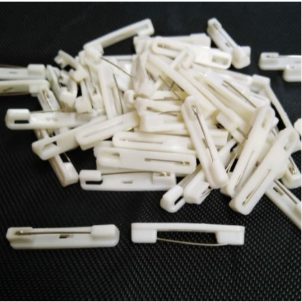 

PENITI NAMETAG 3CM / PENITI PAPAN NAMA DADA PLASTIK PUTIH 3CM