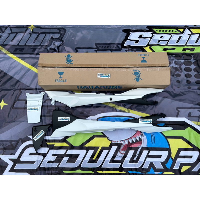 body belakang set kiri kanan putih rxz catalyzer rx z new cover body rx z baru import malaysia