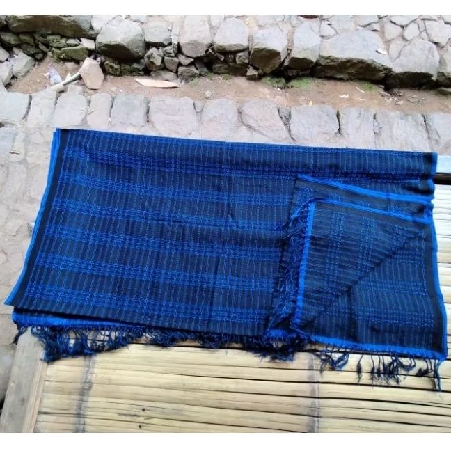 Kain tenun BADUY ukuran 100x200cm variasi warna Hitam biru
