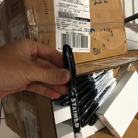 

Boom Shaie stained hitam