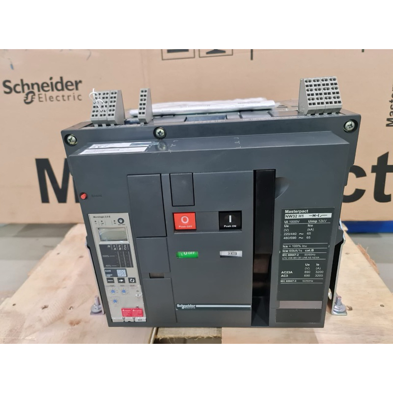 ACB NW32H1 SCHNEIDER 3200A 3 pole MANUAL FIXED 65kA