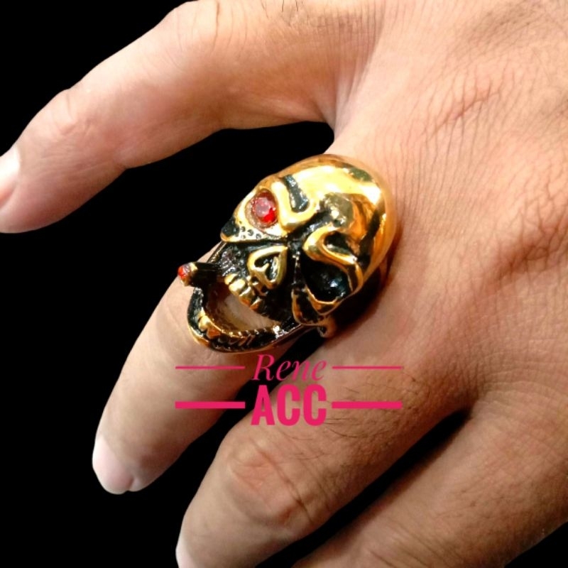 Cincin Skull Ring Gold Permata Merah Titanium Size 8-10