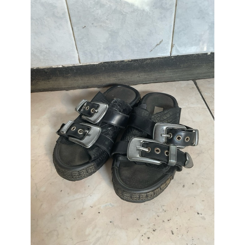 preloved tigah home croco slim bucky slider