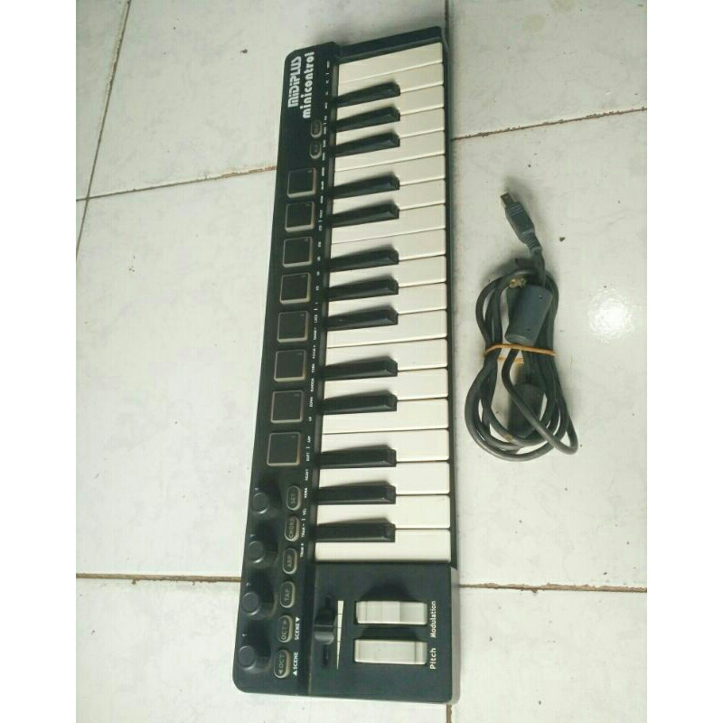 MIDI controller keyboard, normal second