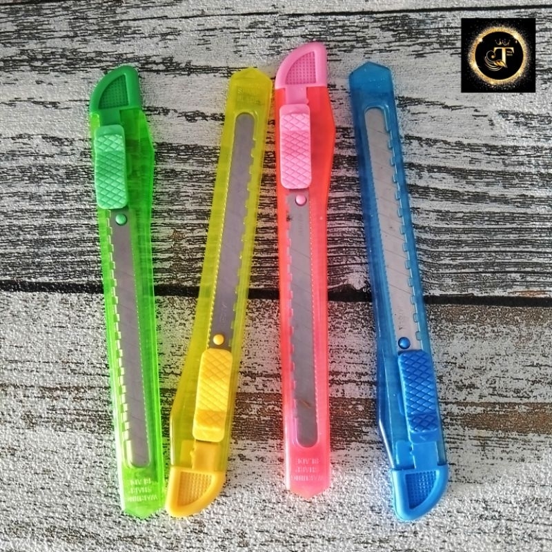 

Cutter kecil warna