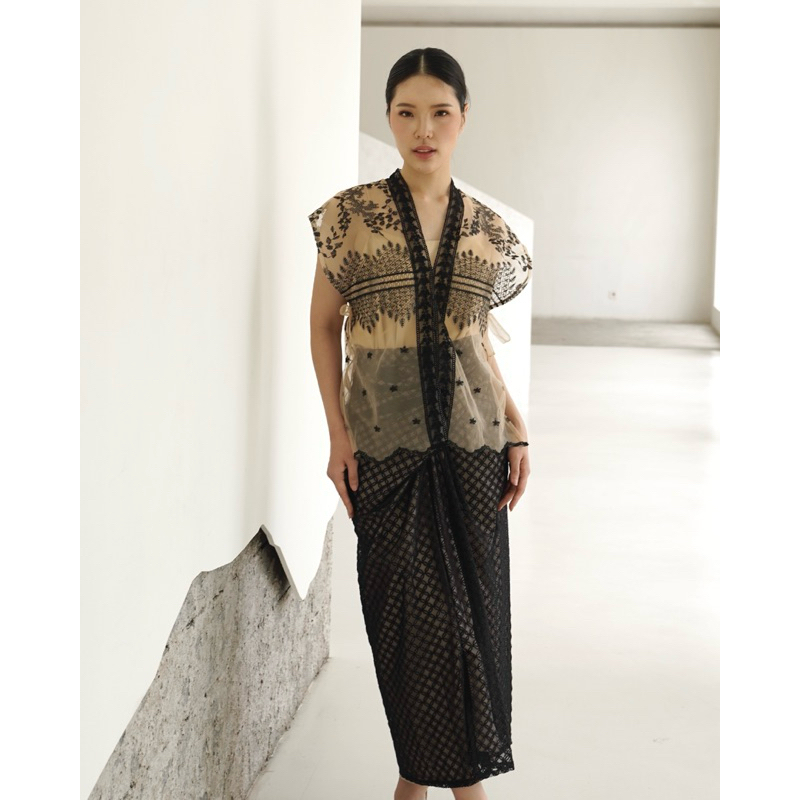 Kisah // Agni Vest in Black