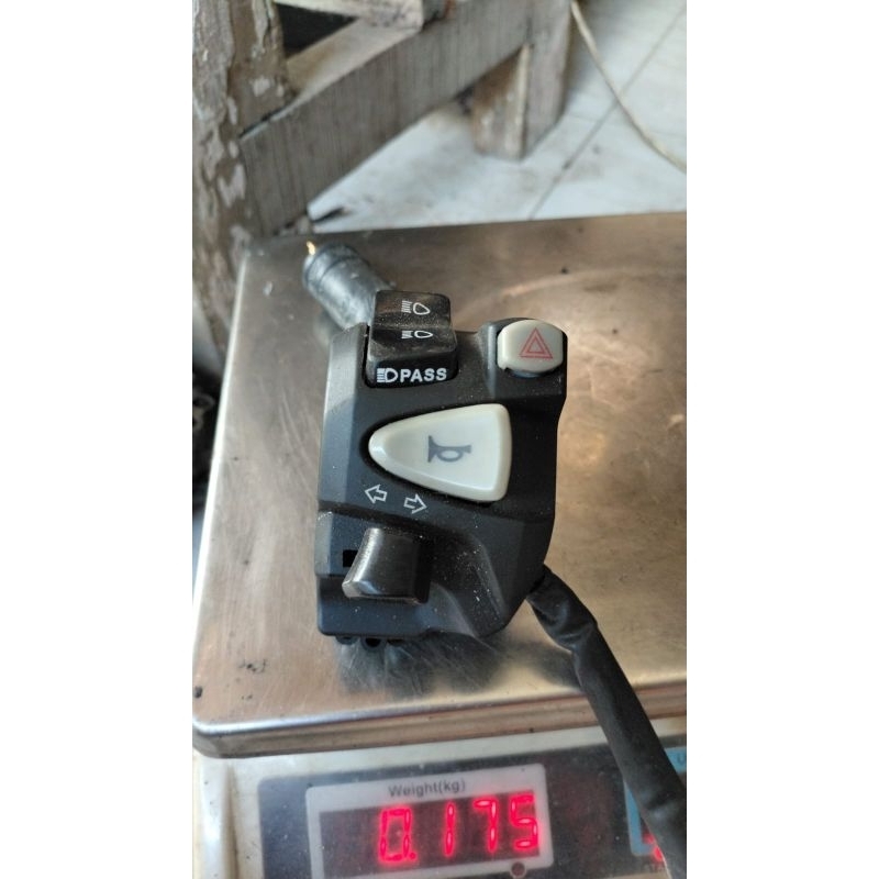 Holder kiri variasi honda ADV pemakaian CB