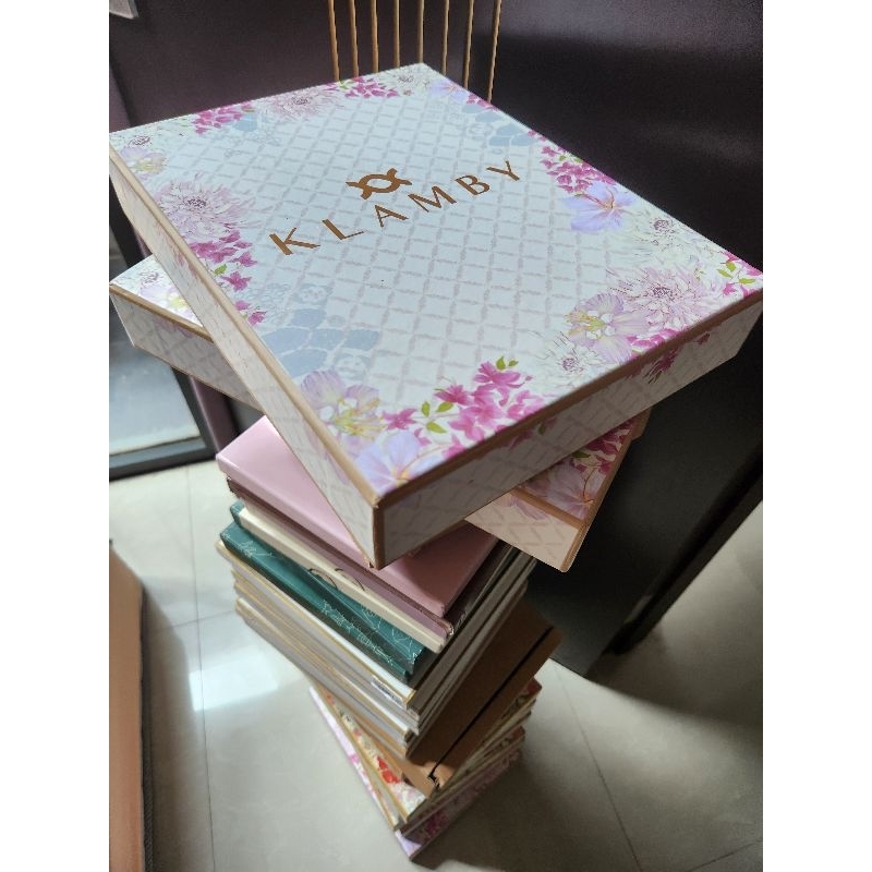 

JUAL HARD BOX HIJAB KOTAK KADO BOX SERBAGUNA