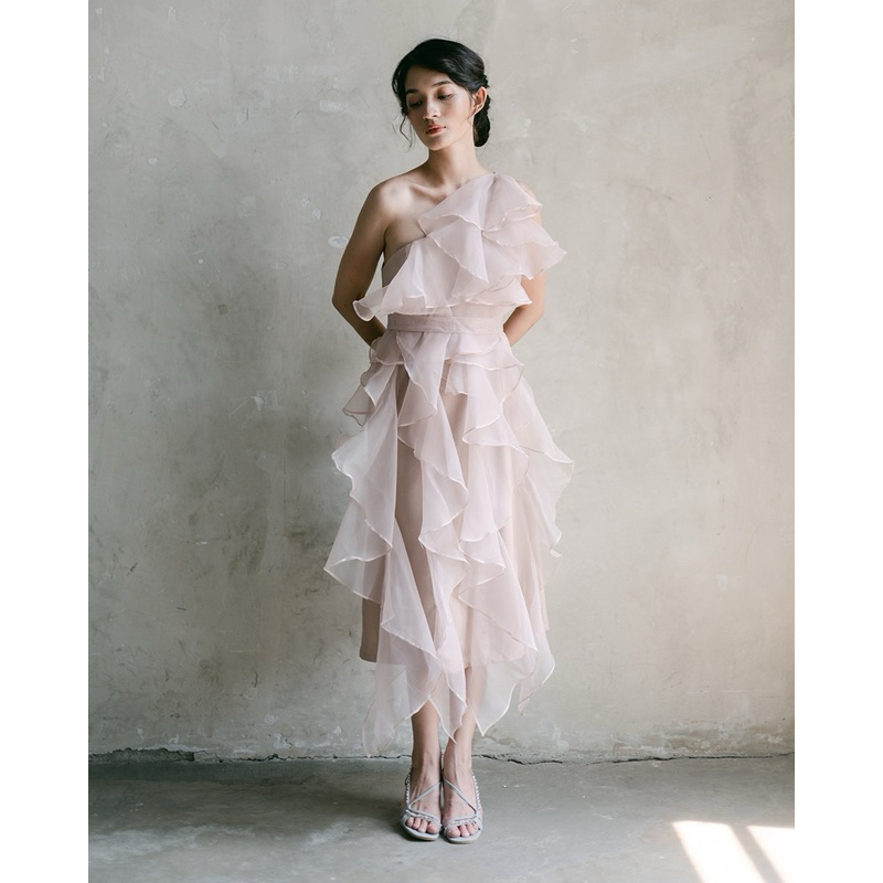 RENT/SEWA SAVIRA DRESS TOUCHUP ATELIER