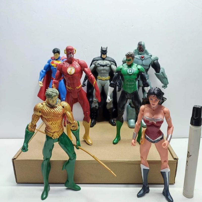mainan action figure dc set justice league dc collectibles superman green lantern cyborg batman wond