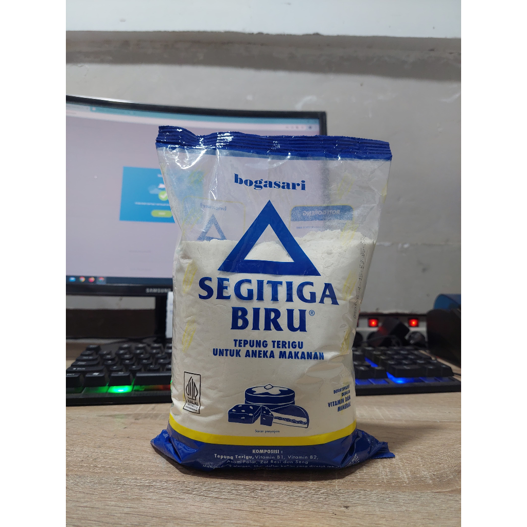 

Tepung Terigu Segitiga Biru 1 kg | Tepung Segitiga Biru