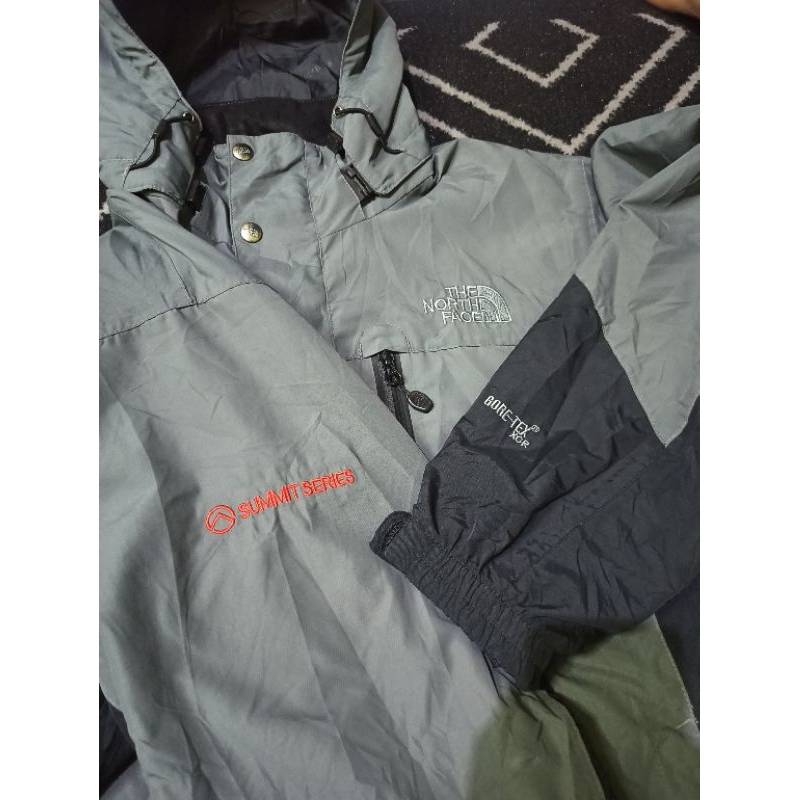 Jaket TNF Summit Series