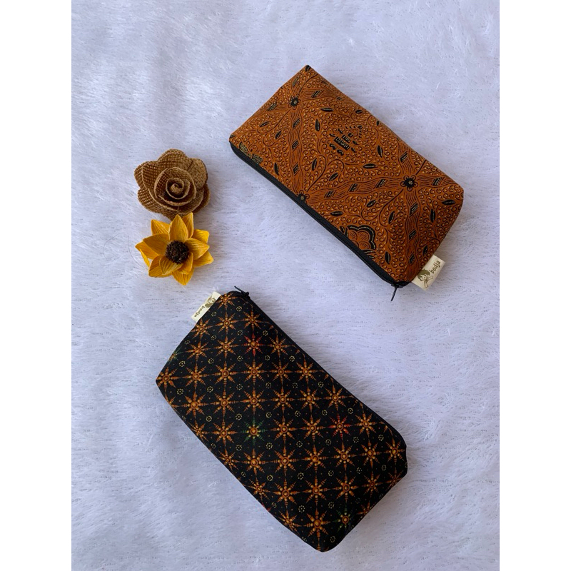 

CASE PENCIL KOSMETIK BATIK SOGAN WADAH PENSIL KOSMETIK BATIK SOGAN