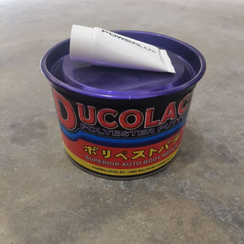 Dempul Plastik merek DucoLac ukuran 1 kg sedang