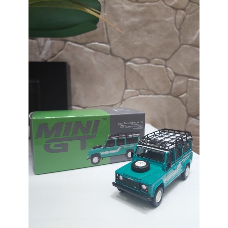Mini GT Land Rover Defender 110 (trident Green)
