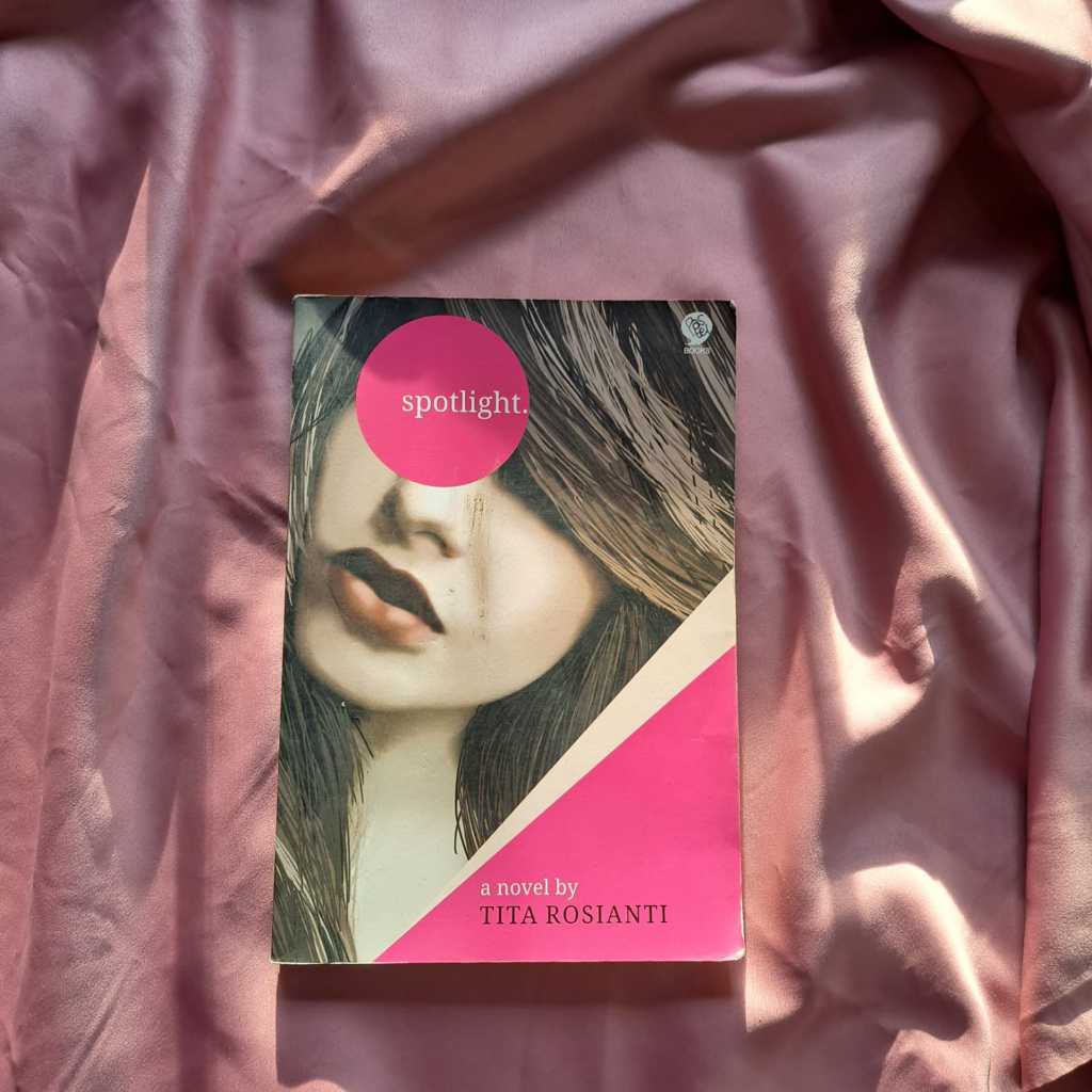 Novel Spotlight Tita Rosianti/ Novel Preloved Original