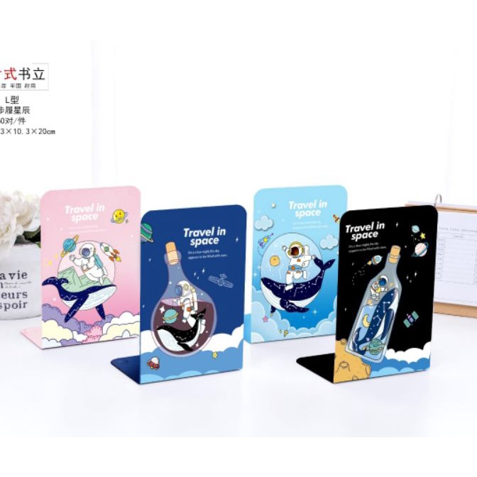 

HJ6 FREE DUS 1 Set Isi 2 Pcs Book End Stand Sandaran Penyangga Buku GALAXY Planet Astronot 3695