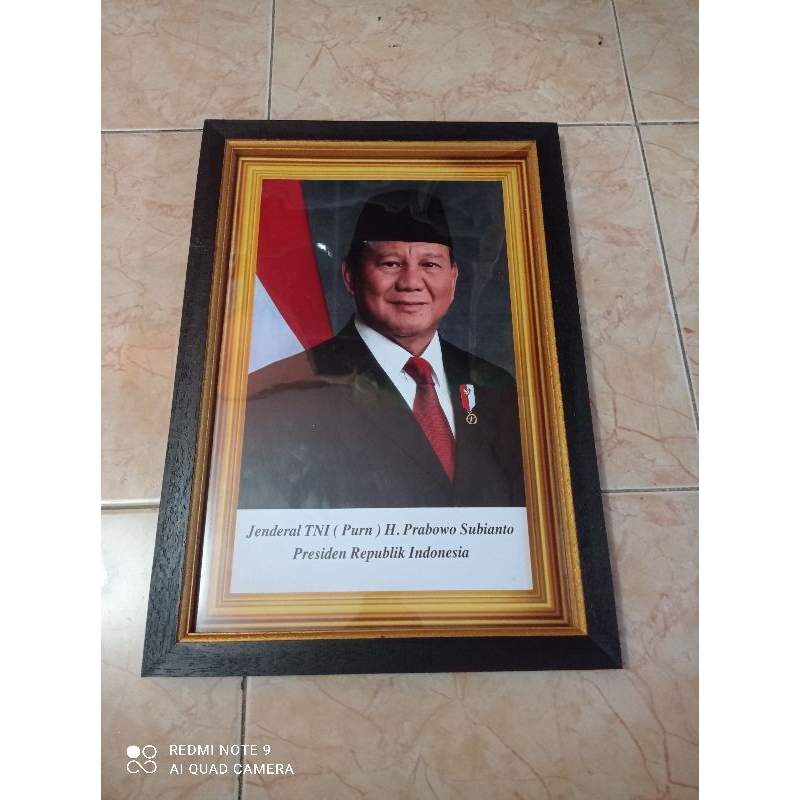 Hiasan dinding cetak gambar plus bingkai bapak prabowo ukuran 35*52