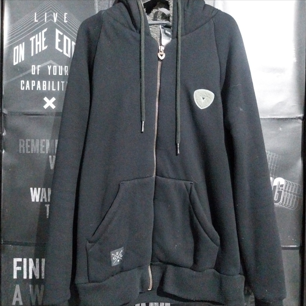 Jaket Hoodie Zipper Bulu GUMMO (Size S)