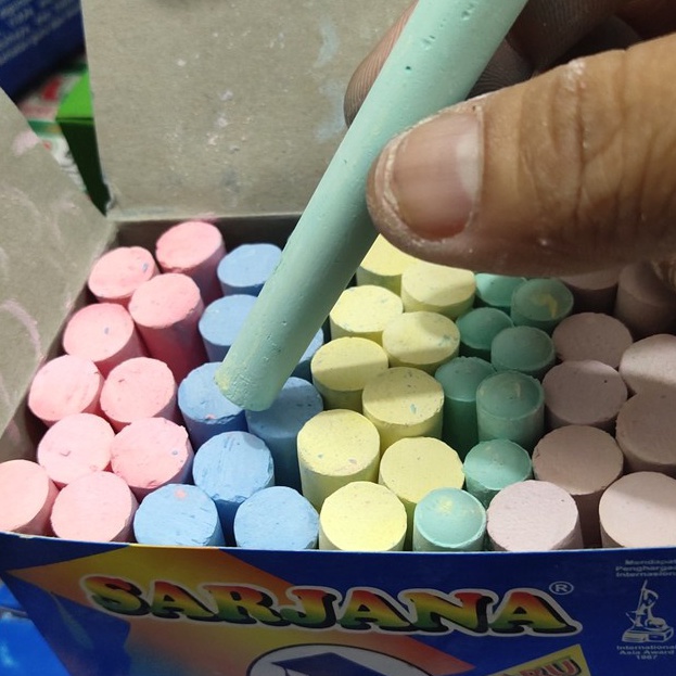 

PROMO SEMANGAT Kapur Tulis Warna Warni Sarjana isi 5pcs free Bubble warp kardus