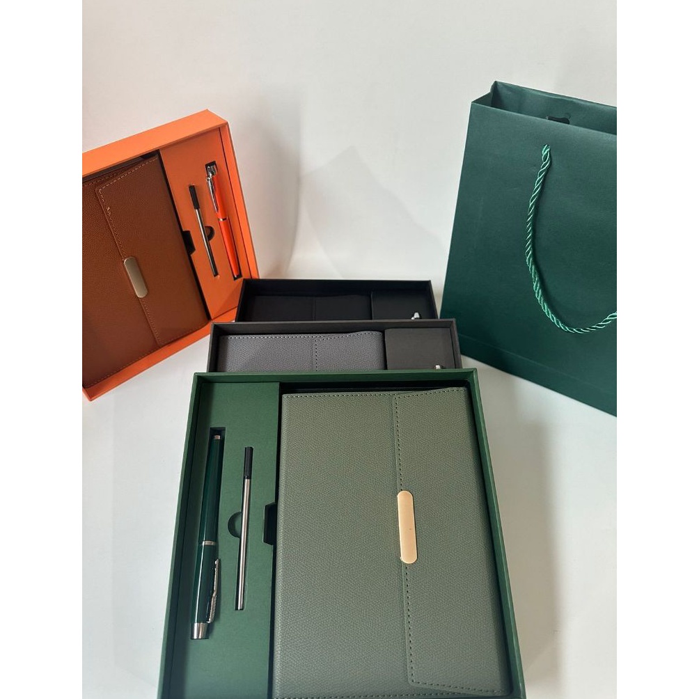 

KODE S35Y Buku Agenda Giftset Hampers 2in1 Notebook A5 Exclusive Bonus Ballpoint dan Totebag Buku Catatan Agenda Klip Magnet