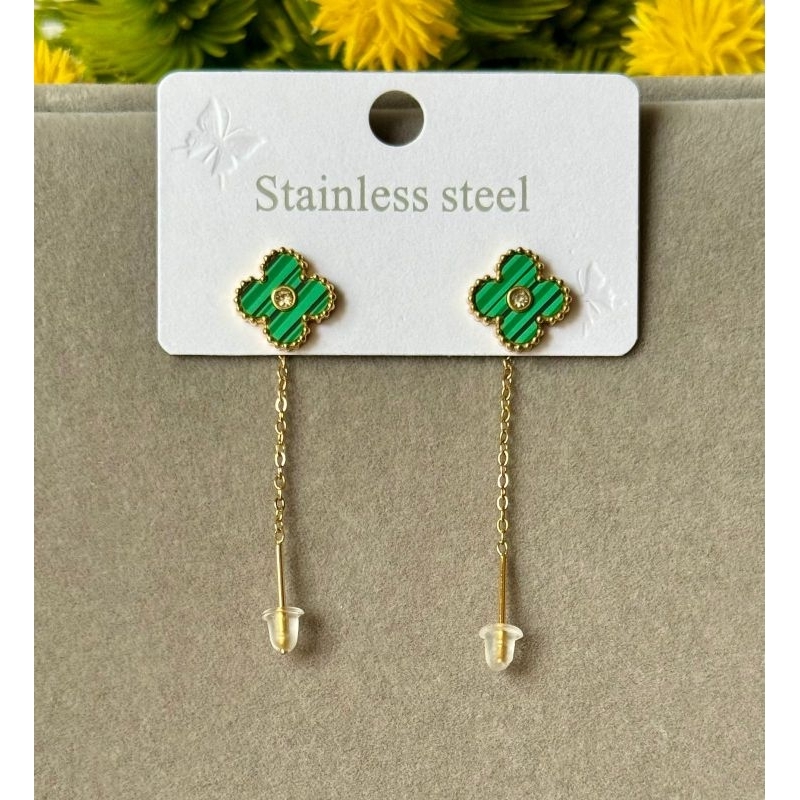 Anting titanium clover hijau