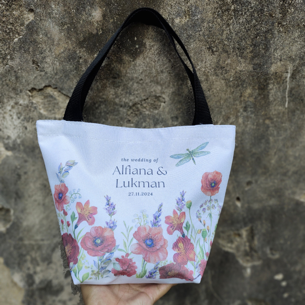 

Totebag P23xL12xT20 Souvenir Pernikahan Undangan/ tas hampers