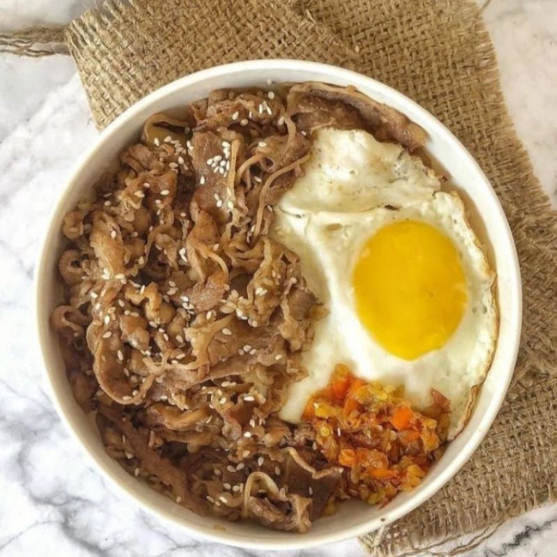 

Blackpepper Beef AUS Mix Fat Rice Bowl uk. 650ml + Telur Ceplok + Sambal