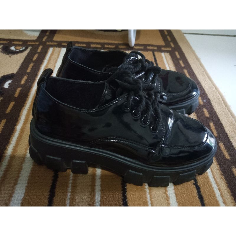 Preloved sepatu docmart boots wanita