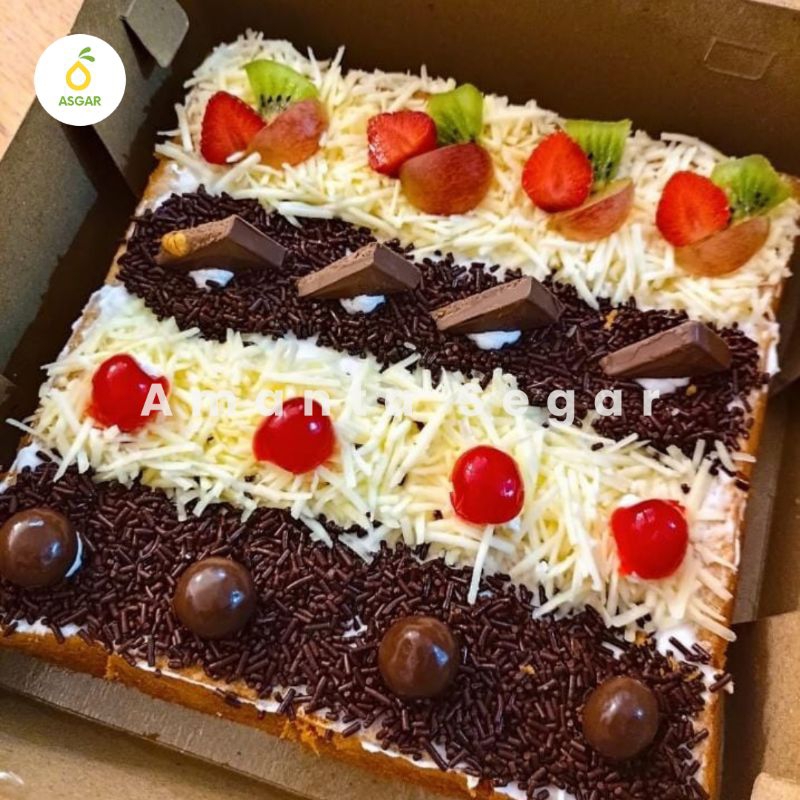 

Kue Bolu Varian B Potong Isi 16 Slice Potongan Aneka Topping Kue dengan Meses Cokelat Black Forest Kacang Keju Strawberry Cherry