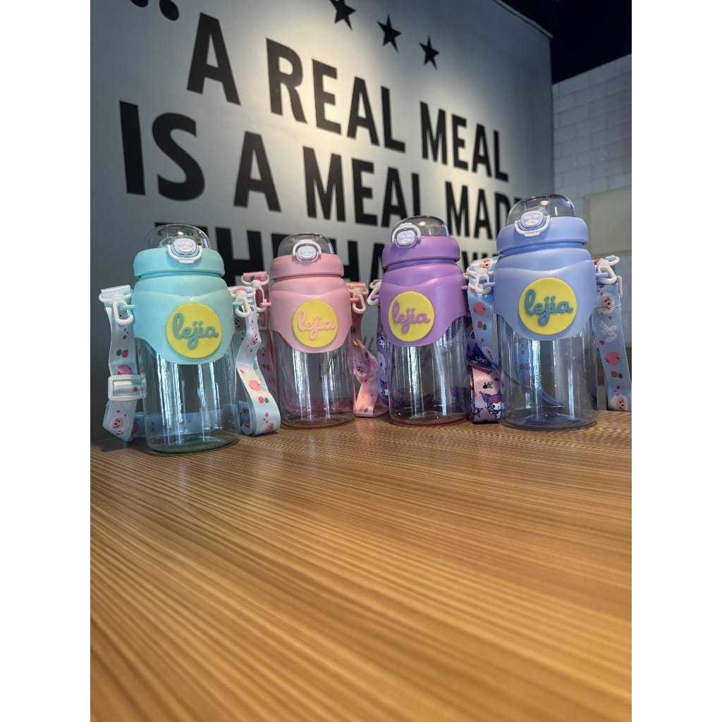 Botol Minum Plastik HEENOOR Astronot 792 Karakter free stiker 2D 700ml/BOTOL MINUM LEJIA KARAKTER 65