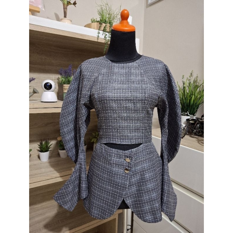 Atasan Natalia Kiantoro preloved