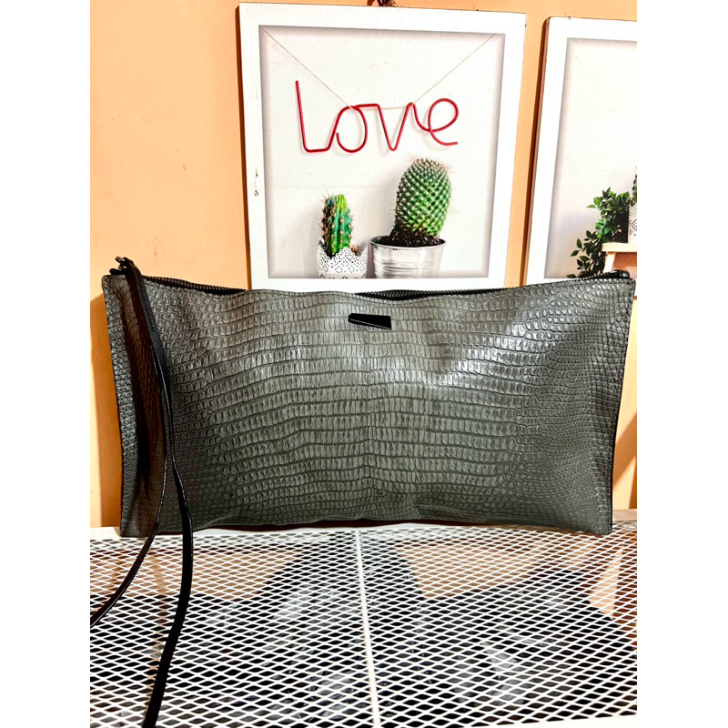 Clutch Rouge and Lounge