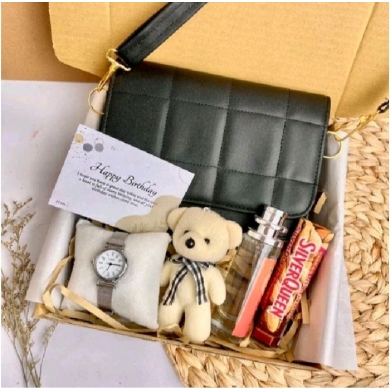 

HAMPERS ULANG TAHUN CEWE PAKET HEMAT