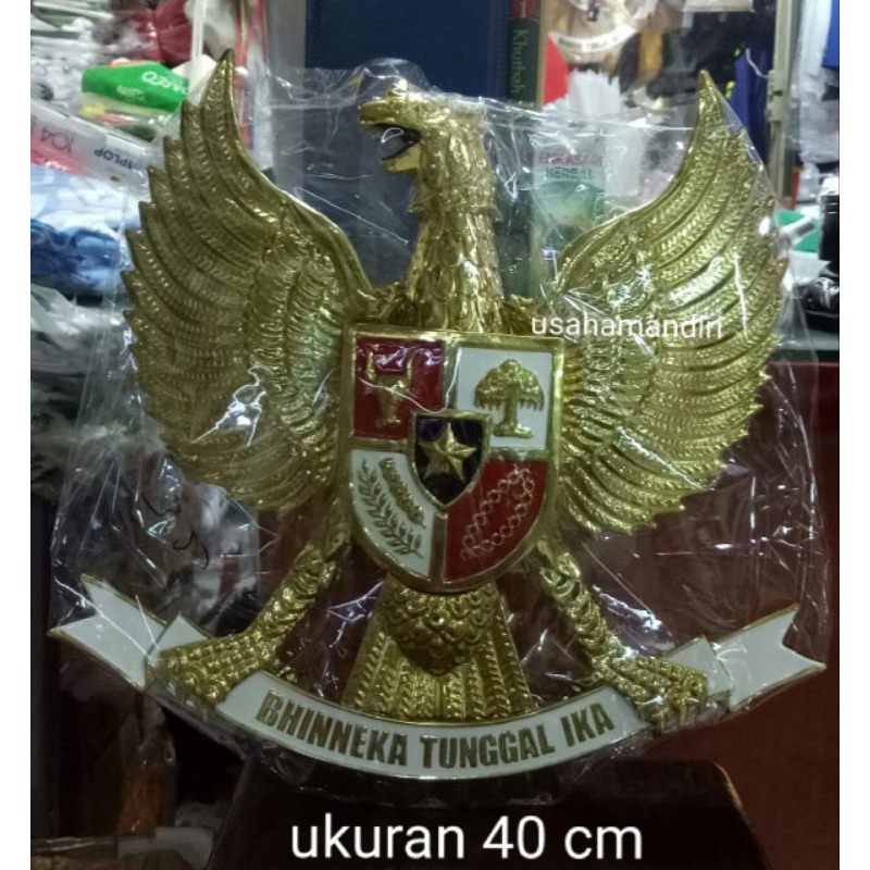 lambang patung garuda pancasila bahan kuningan ukuran 40 cm