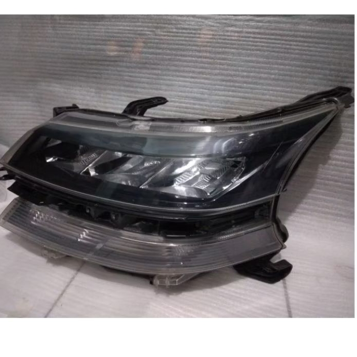 Headlamp lampu depan avanza 2019 2020 original