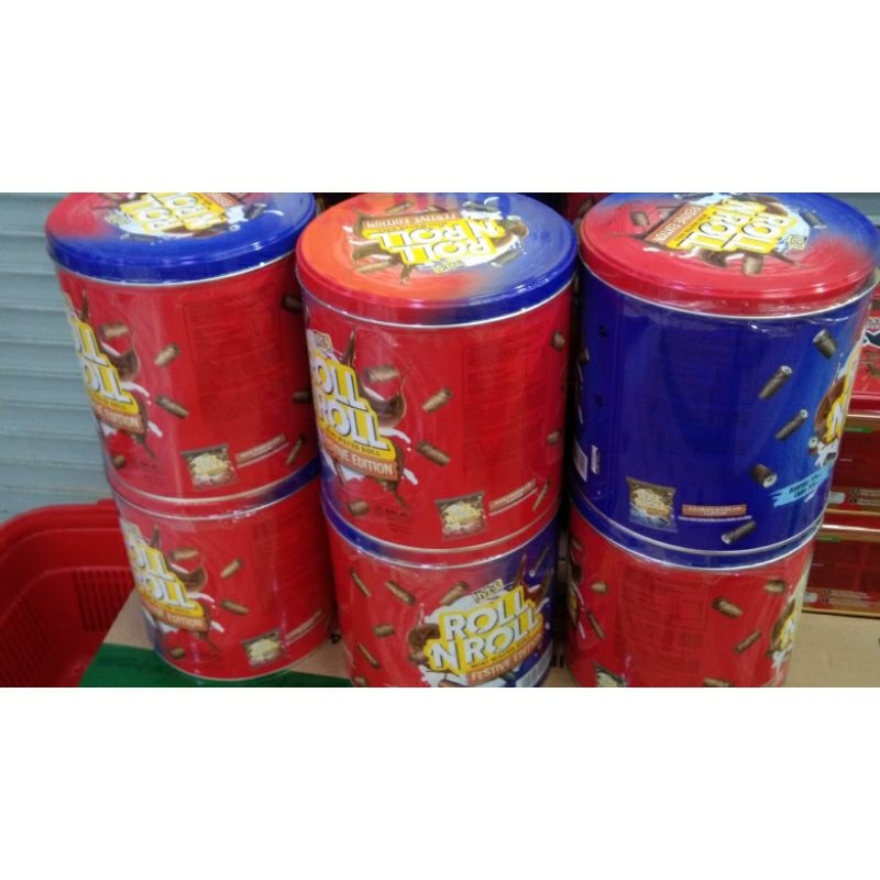 

iyes festive wafer roll satu karton isi 6 pcs