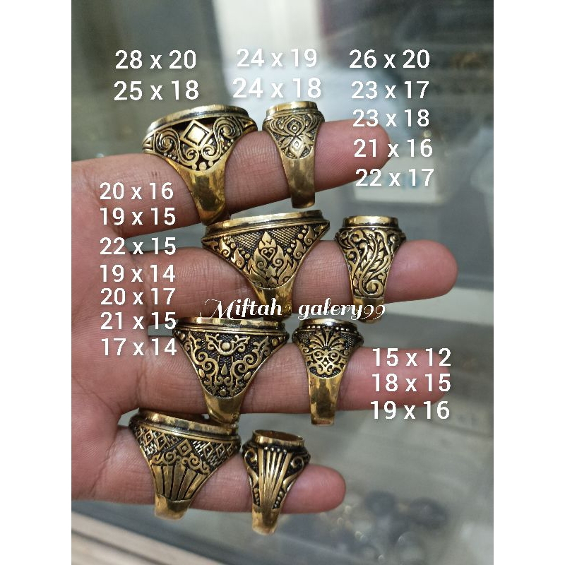 Emban cincin kuningan sari kombinasi hitam